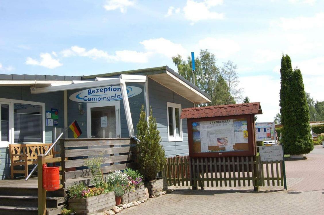 Blauer Camping